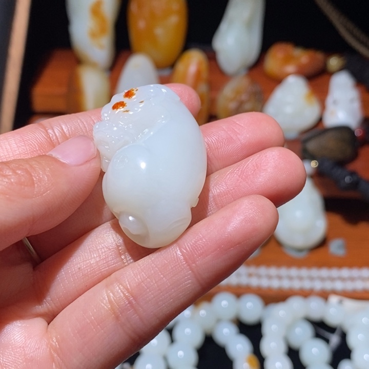 清***笑和田玉未镶嵌颈饰