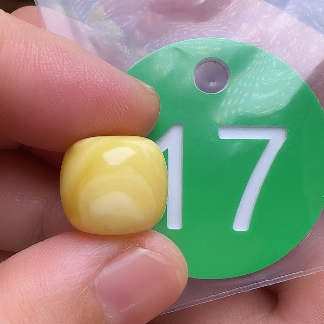 未镶嵌蜜蜡裸石13m m