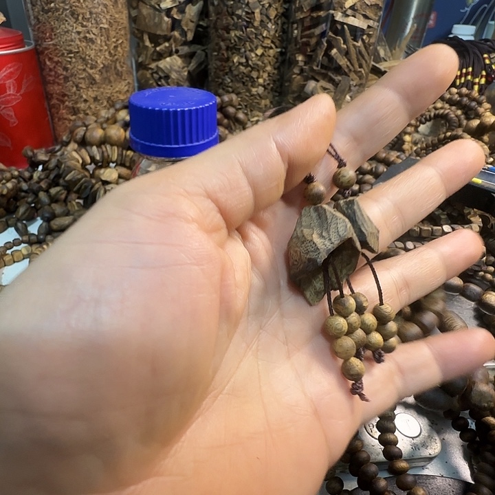 沉香木沉香碎屑树丁