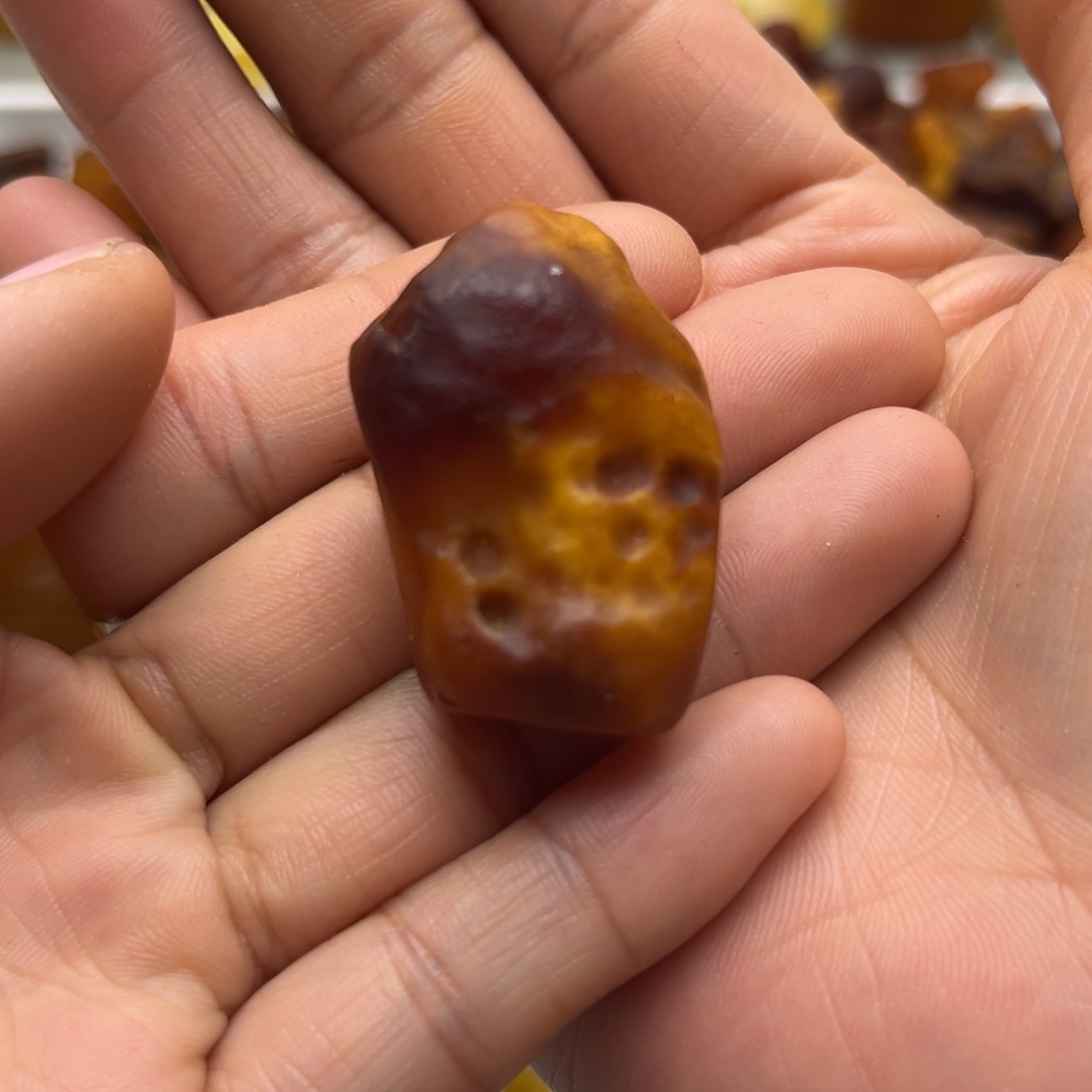 定制琥珀未镶嵌蜜蜡定制蛋面手牌