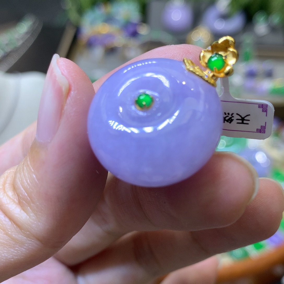 颈饰18K金镶嵌翡翠