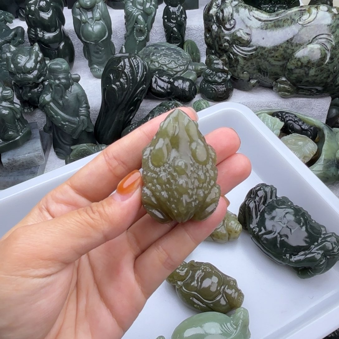 努***！和田玉（糖玉）未镶嵌颈饰