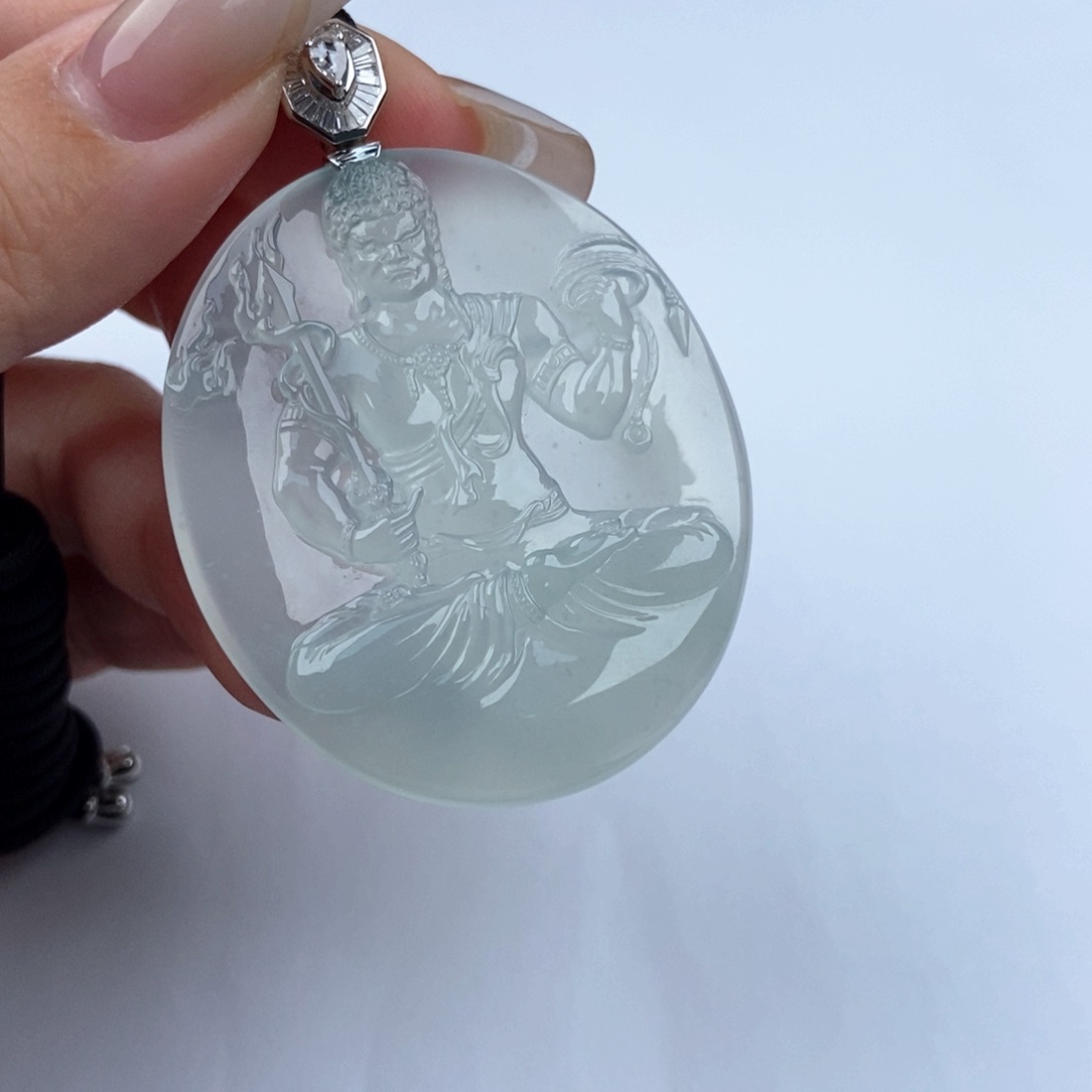 翡翠挂件未镶嵌秦***?