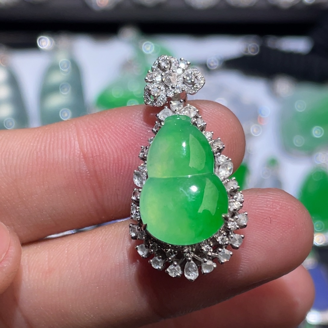 翡翠18K金镶嵌项链