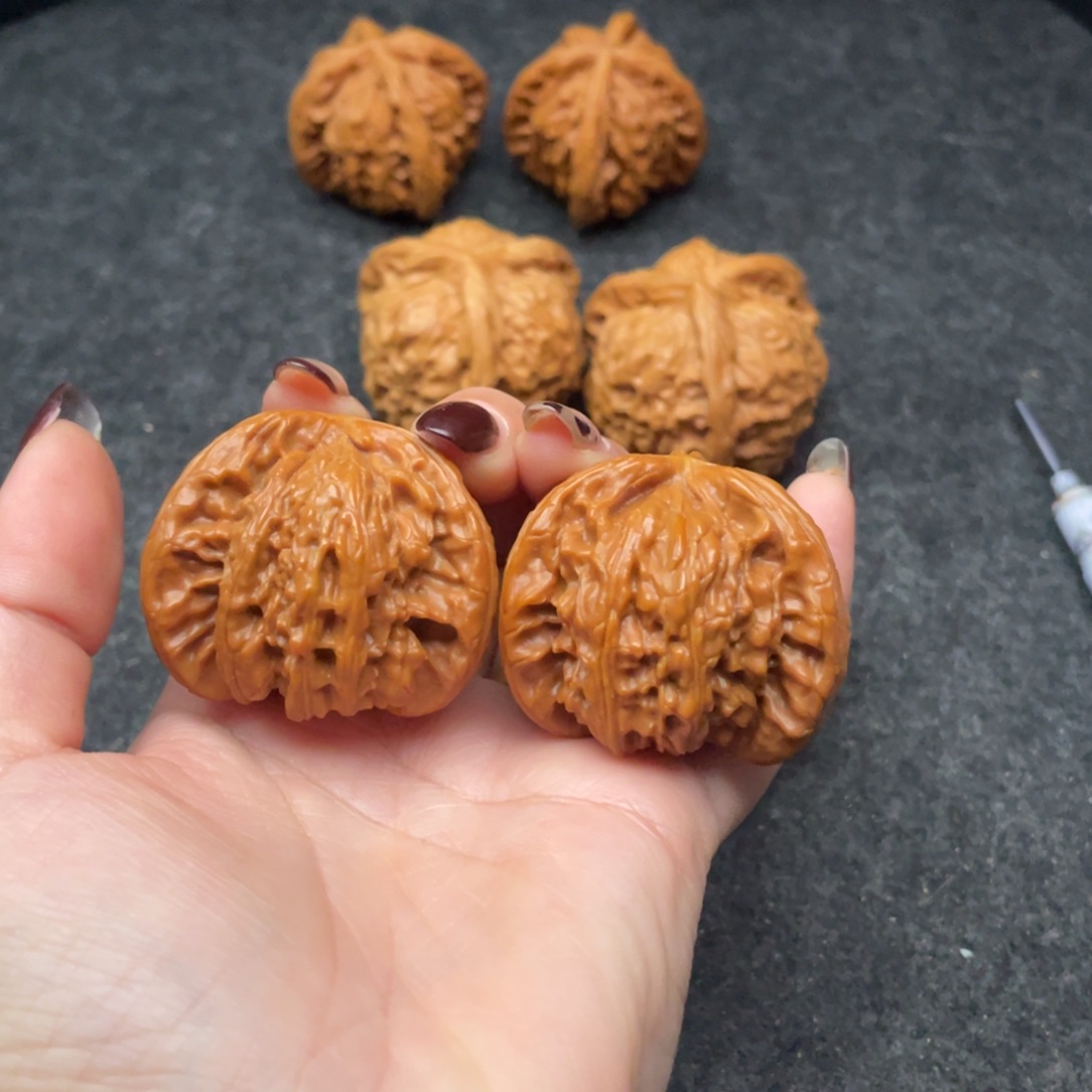 吾***强文玩核桃吊坠白狮子