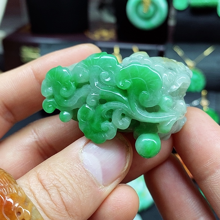 翡翠颈饰未镶嵌吊坠