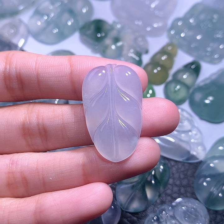 【闪购商品】翡翠颈饰未镶嵌叶子