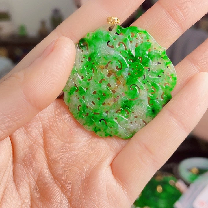 翡翠18K金镶嵌颈饰多样性