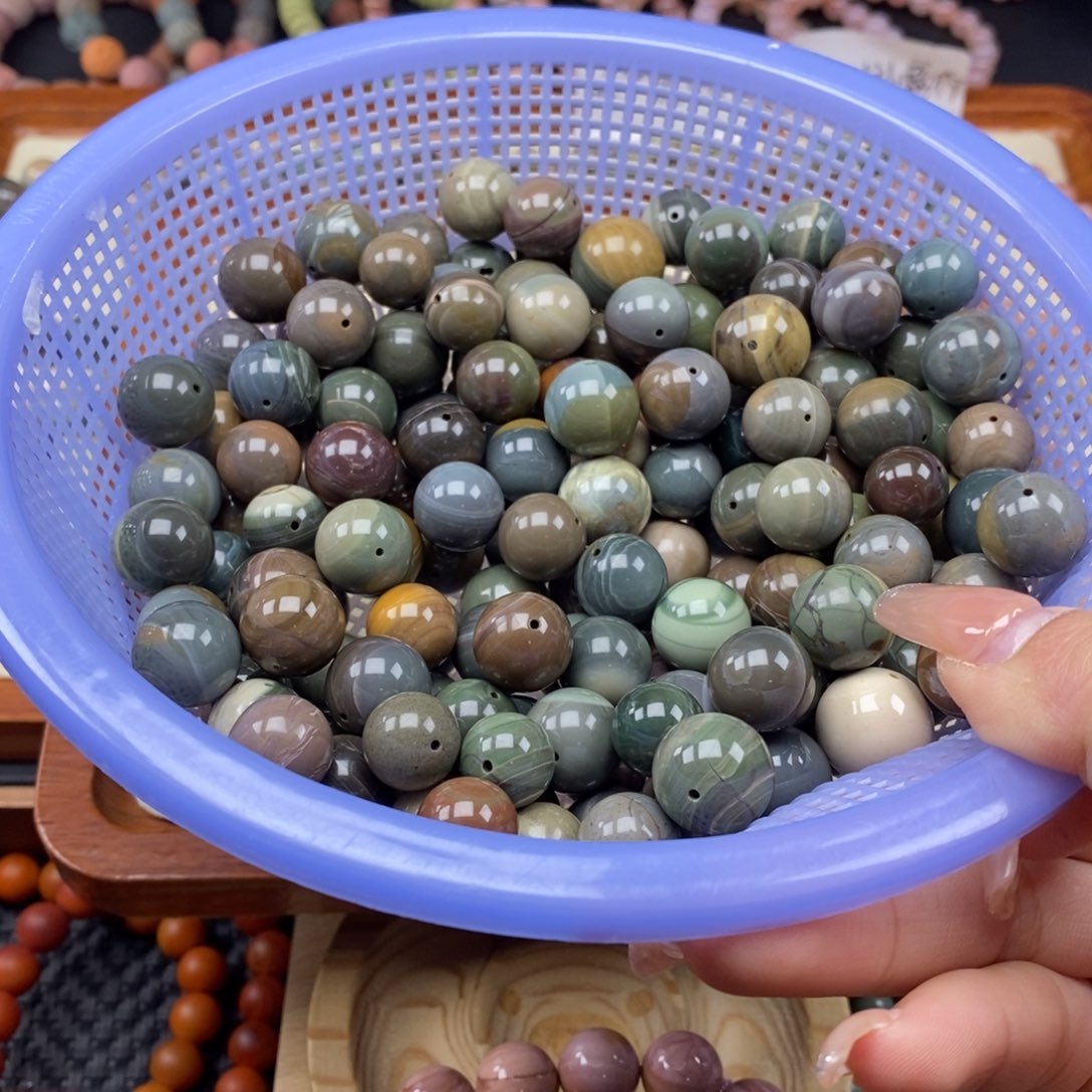 石英质玉手链未镶嵌一****?