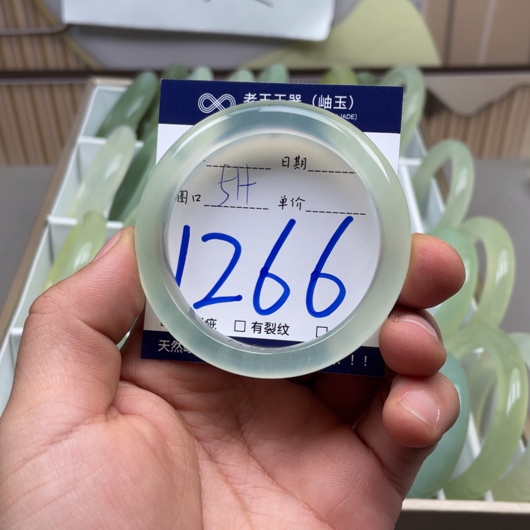 岫玉手镯手镯未镶嵌