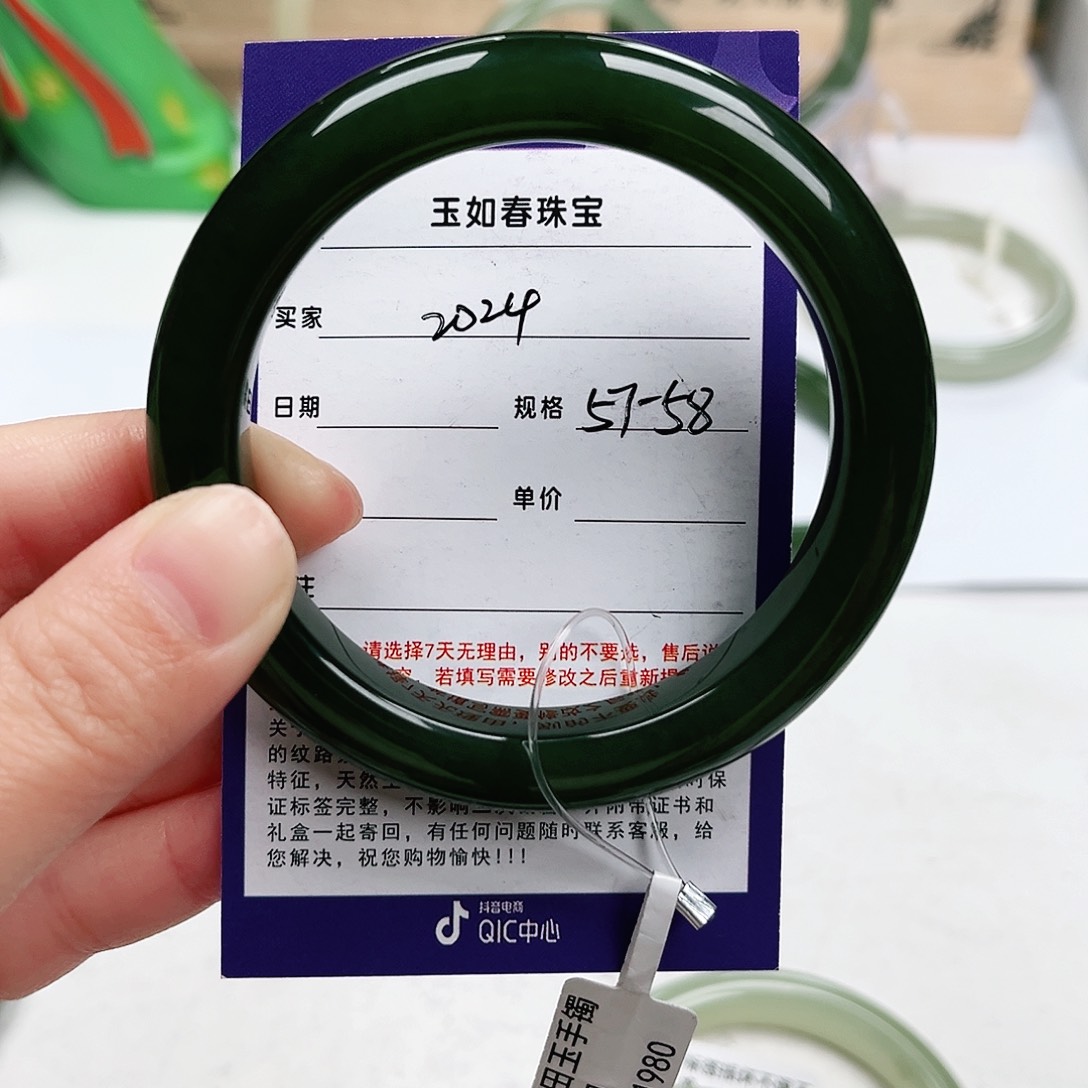 和田玉手镯未镶嵌笑***?