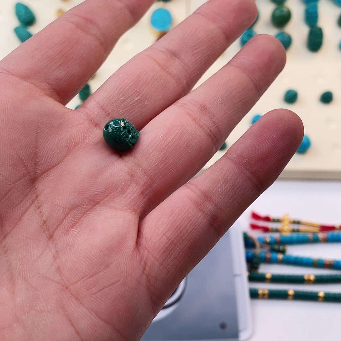 绿松石颈饰未镶嵌