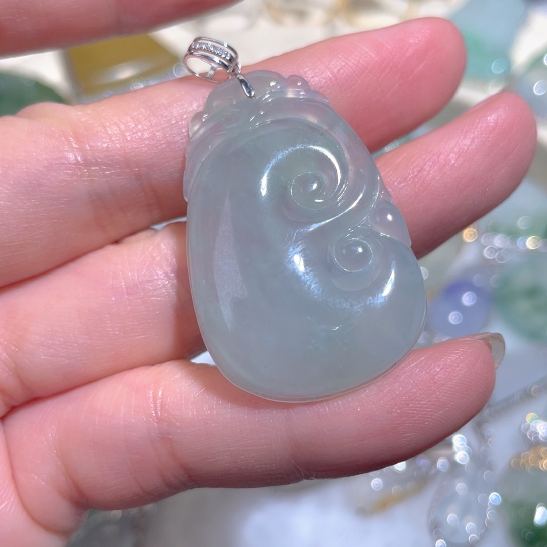 翡翠颈饰18K金镶嵌翡翠