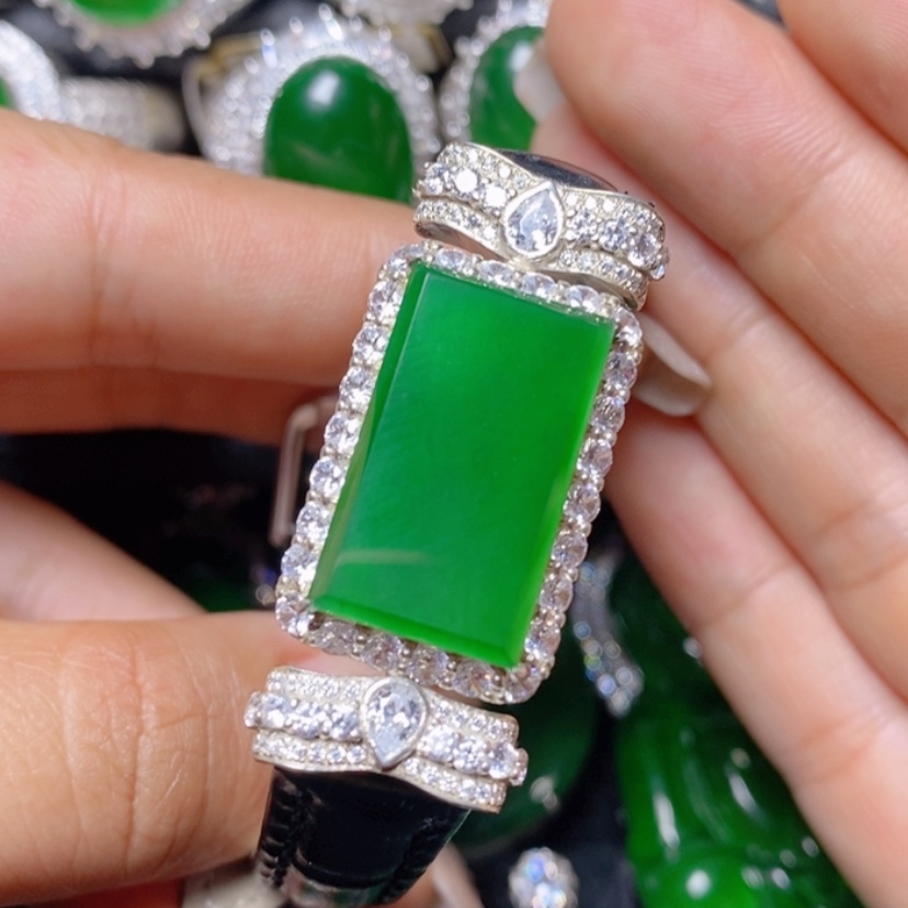 【闪购商品】翡翠挂件未镶嵌手牌