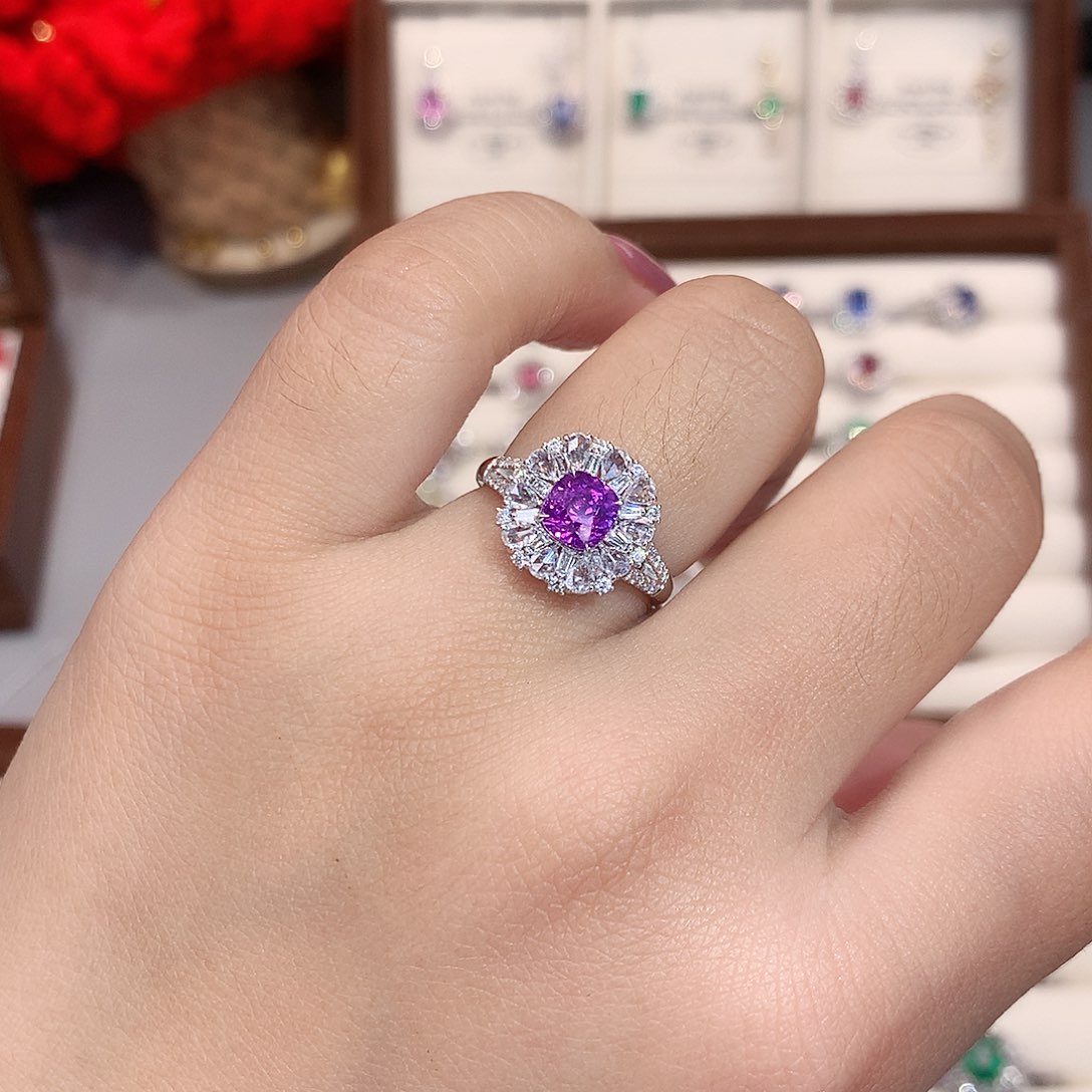 彩色蓝宝石戒指18K金镶嵌