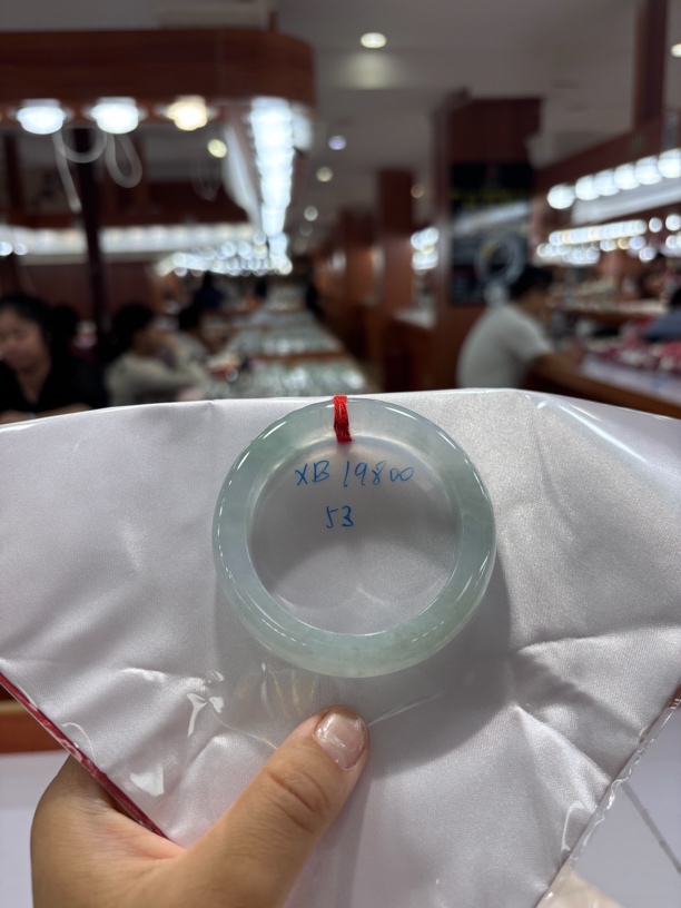 XB（上新）推荐五十三圈高货瑕疵翡翠a货手镯
