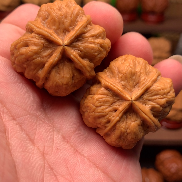 文玩核桃吊坠四棱