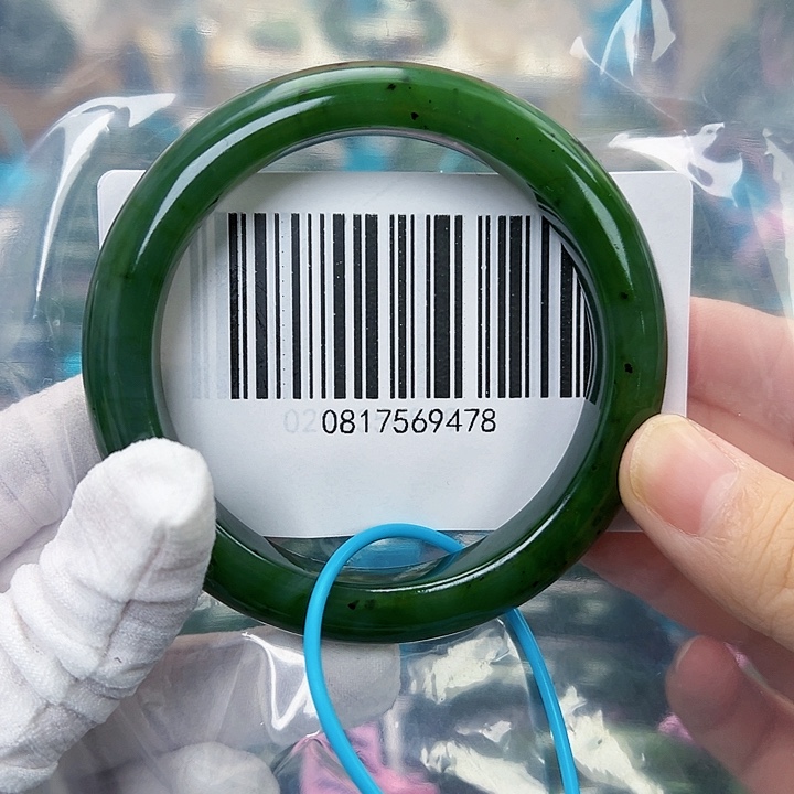 和田玉未镶嵌手镯微瑕59