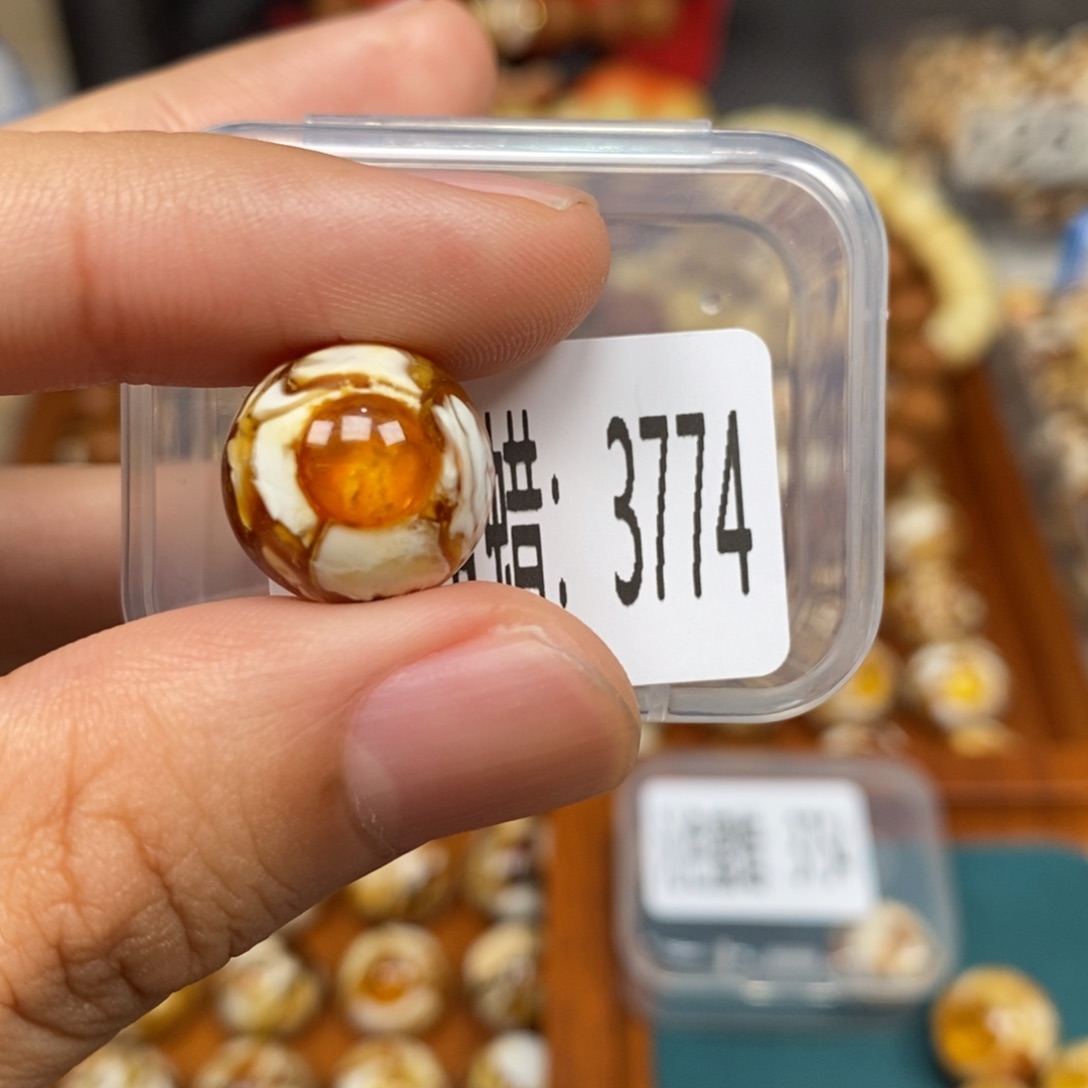 烟****蜜蜡未镶嵌珠宝奇石3774