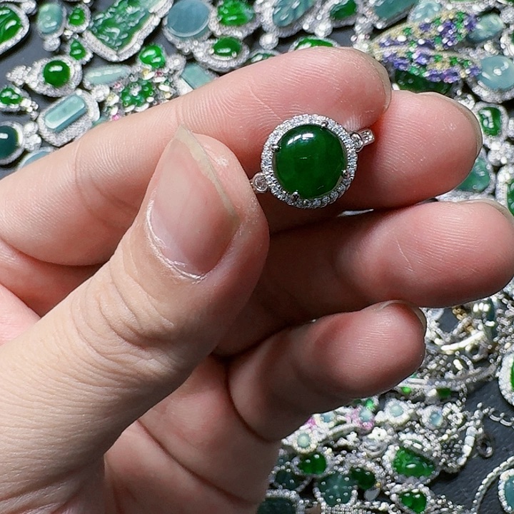 翡翠颈饰未镶嵌天然A货翡翠放漏