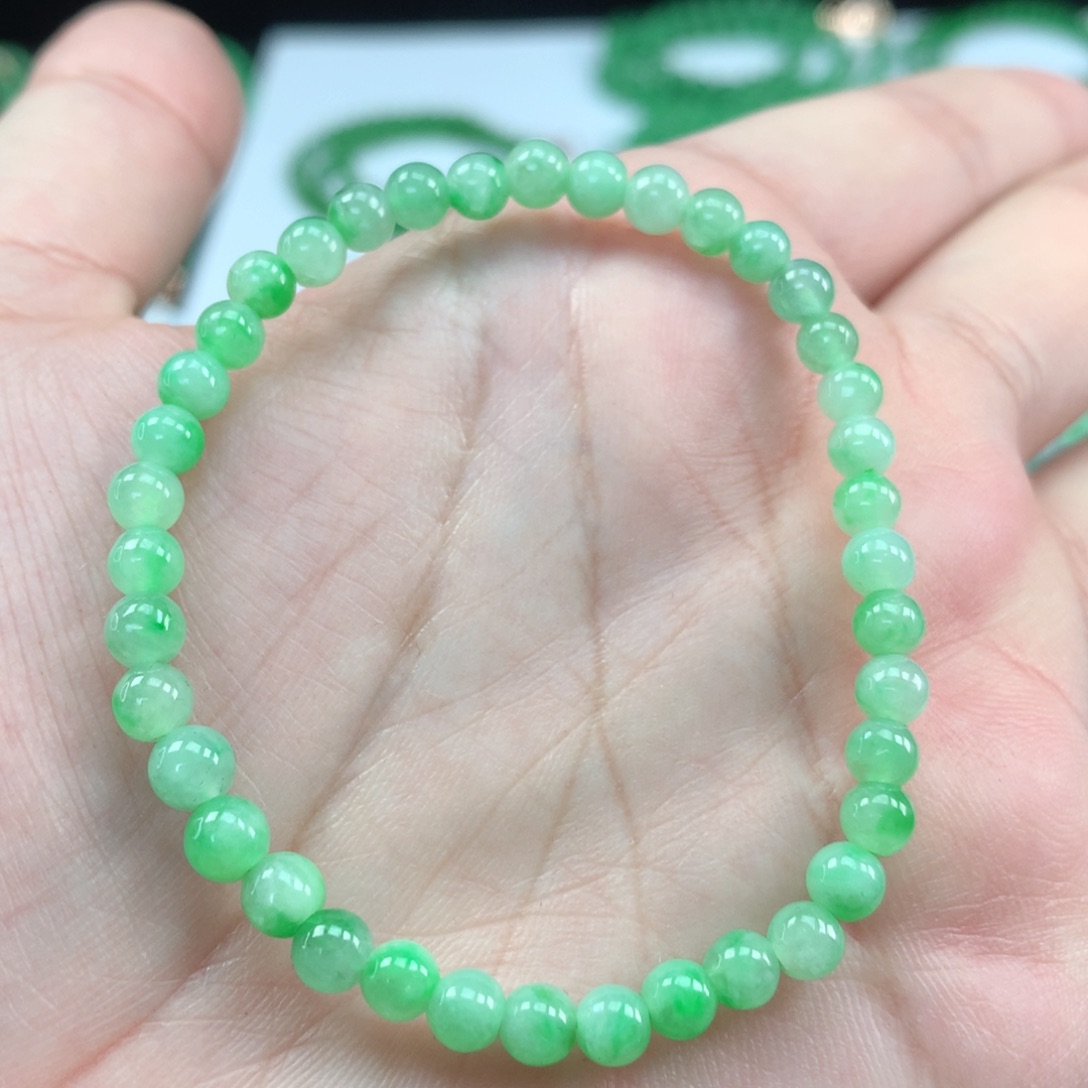 翡翠手链未镶嵌翡翠