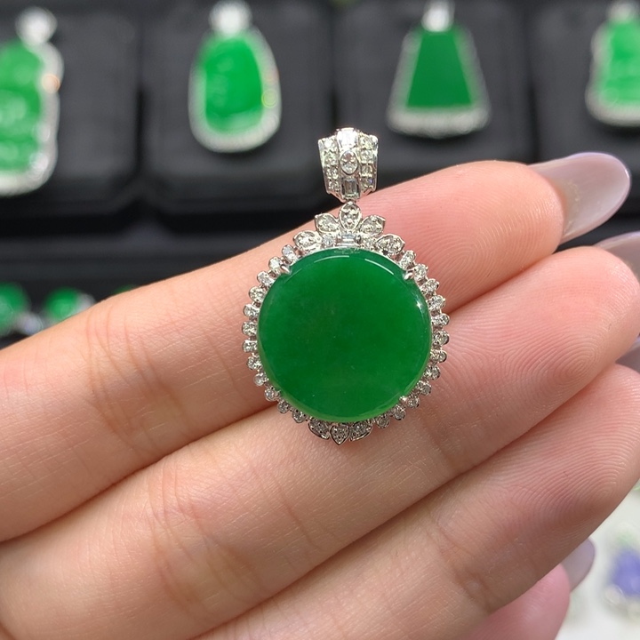 翡翠吊坠(不含链)18K金镶嵌