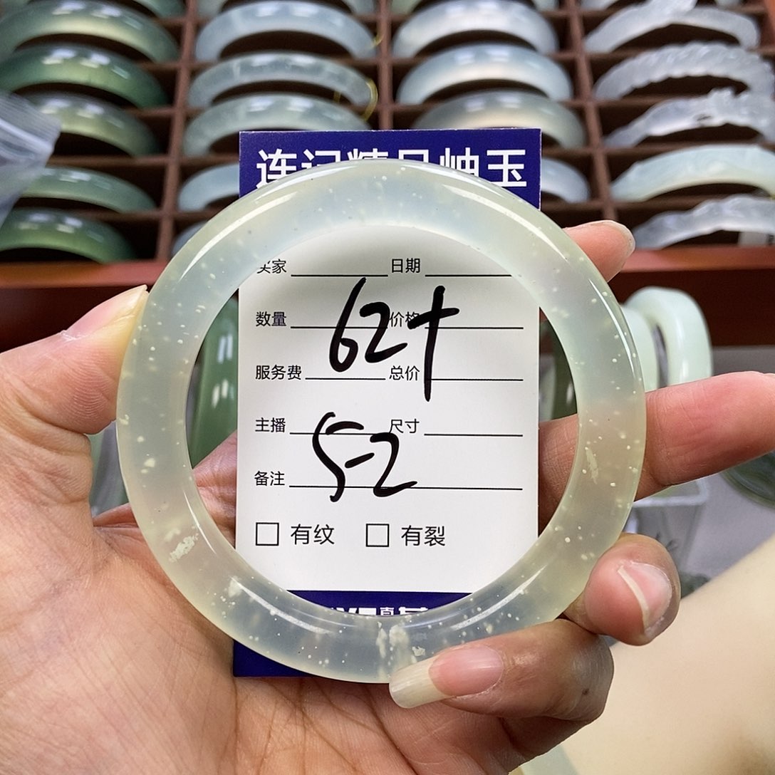 蛇纹石玉手镯未镶嵌恍**梦