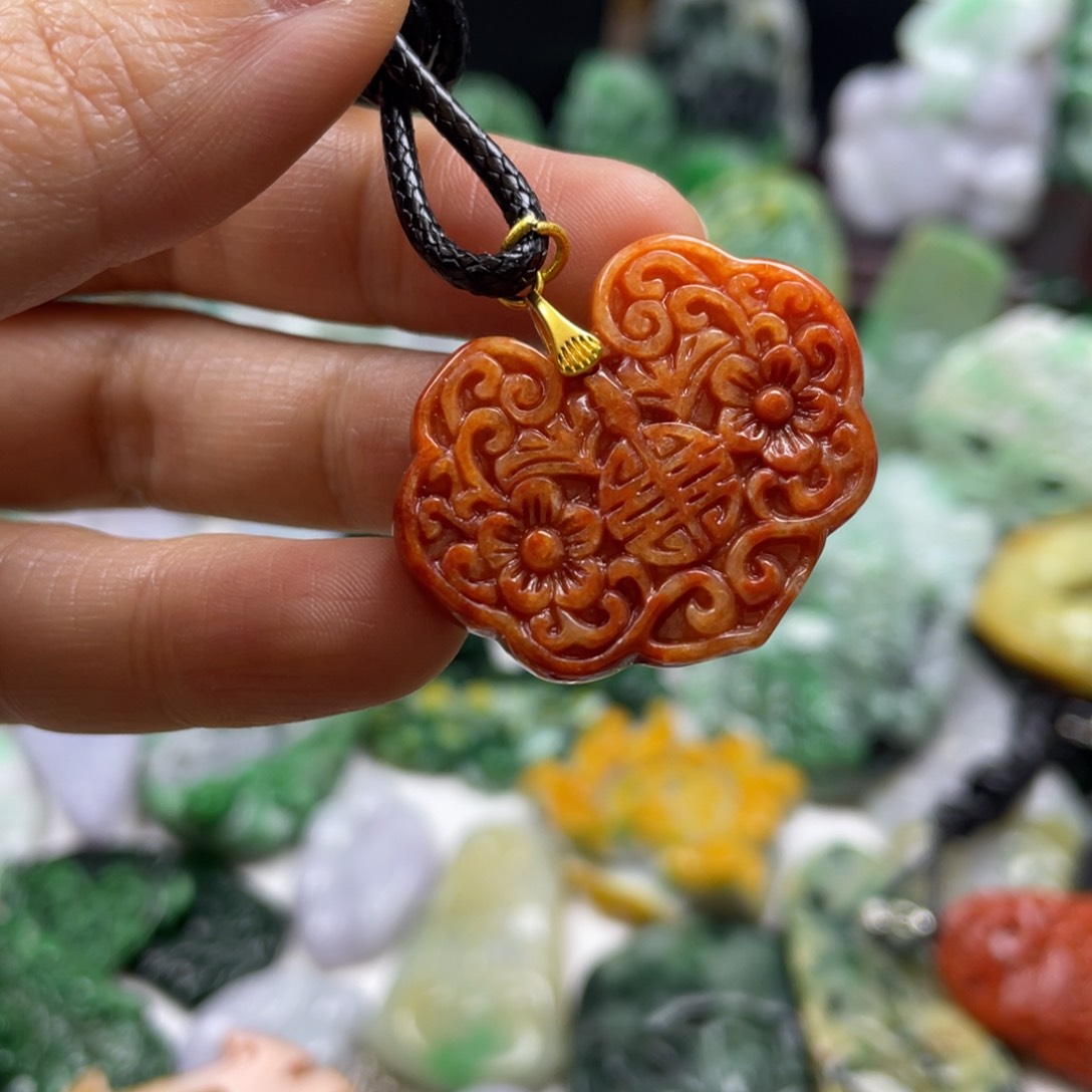 翡翠颈饰未镶嵌牌子