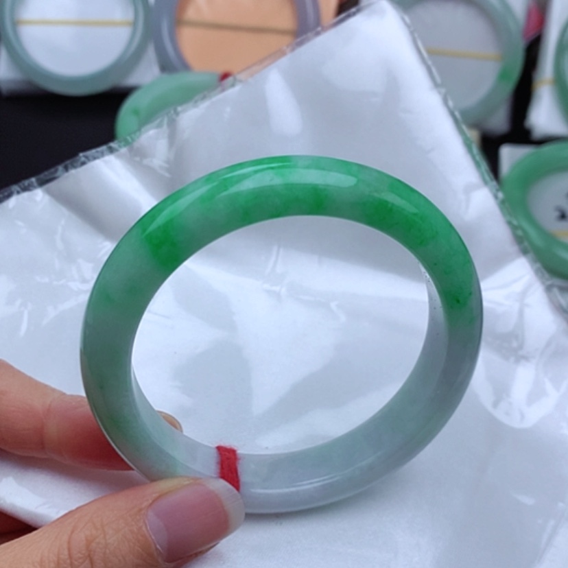 【闪购商品】翡翠手镯未镶嵌           正圈57.8白底青