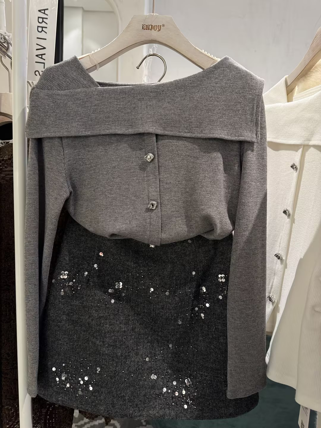 【门店同款】ENJOY冬季“暖冬软糖”肩部小设计上衣168843482