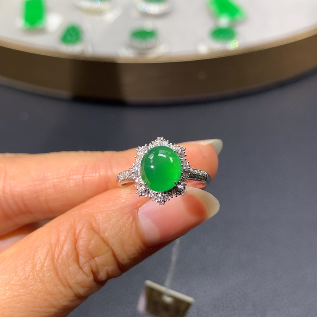 翡翠戒指18K金镶嵌翡翠