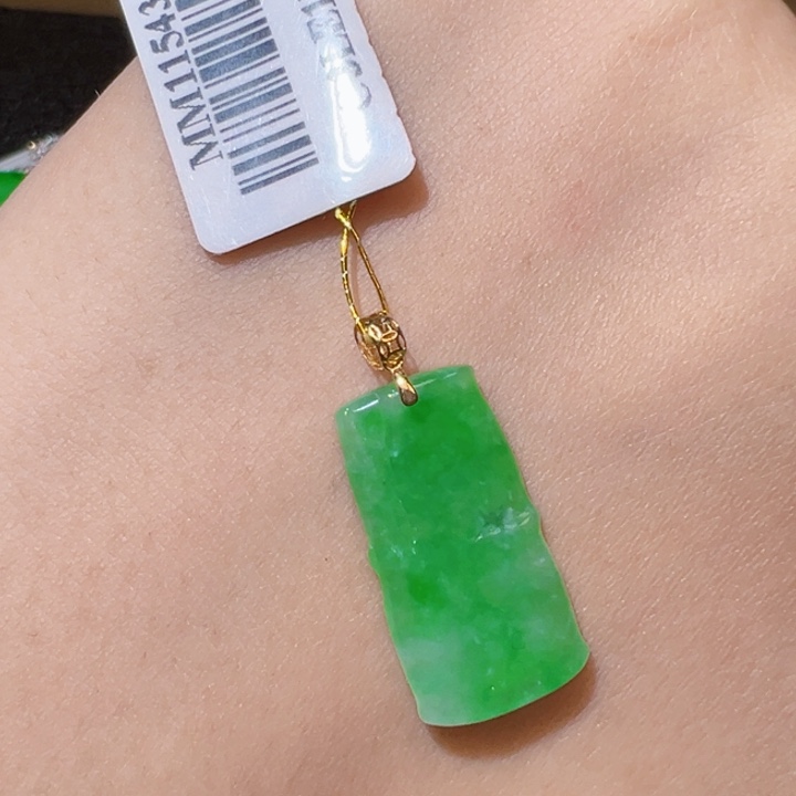 翡翠挂件18K金镶嵌翡翠