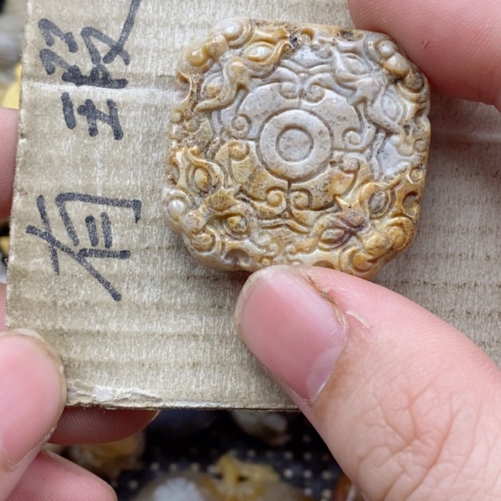 颈饰未镶嵌硅化珊瑚（珊瑚玉）用****1