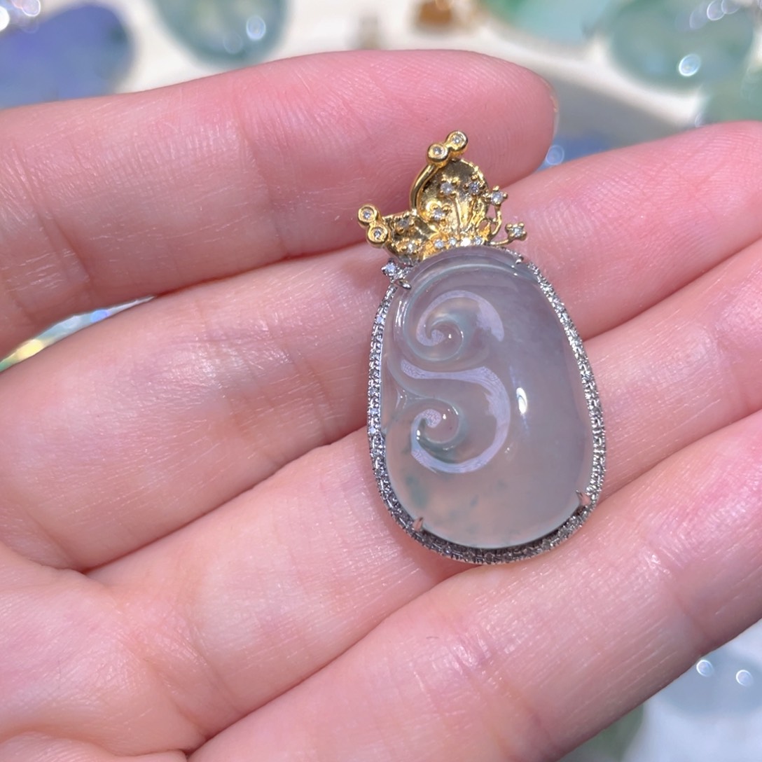 翡翠18K金镶嵌颈饰翡翠