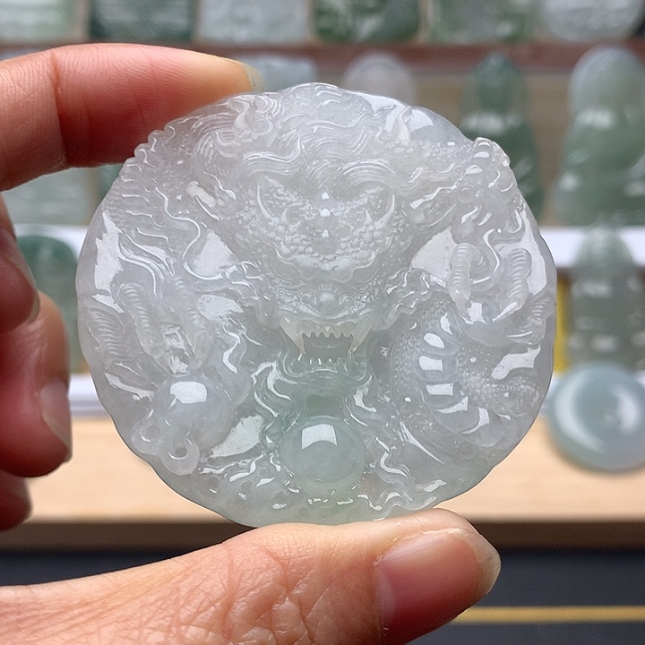 翡翠未镶嵌颈饰龙牌