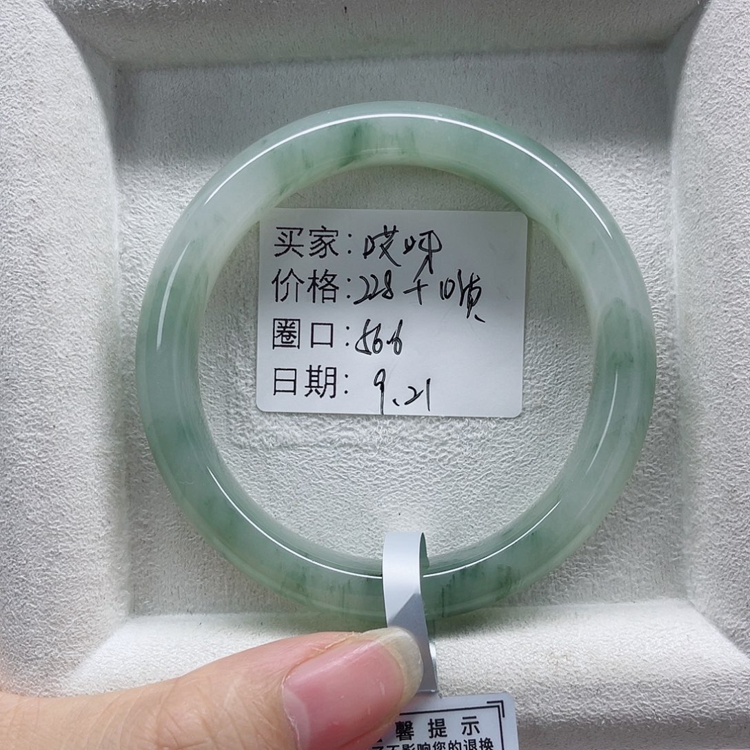 未镶嵌手镯石英质玉