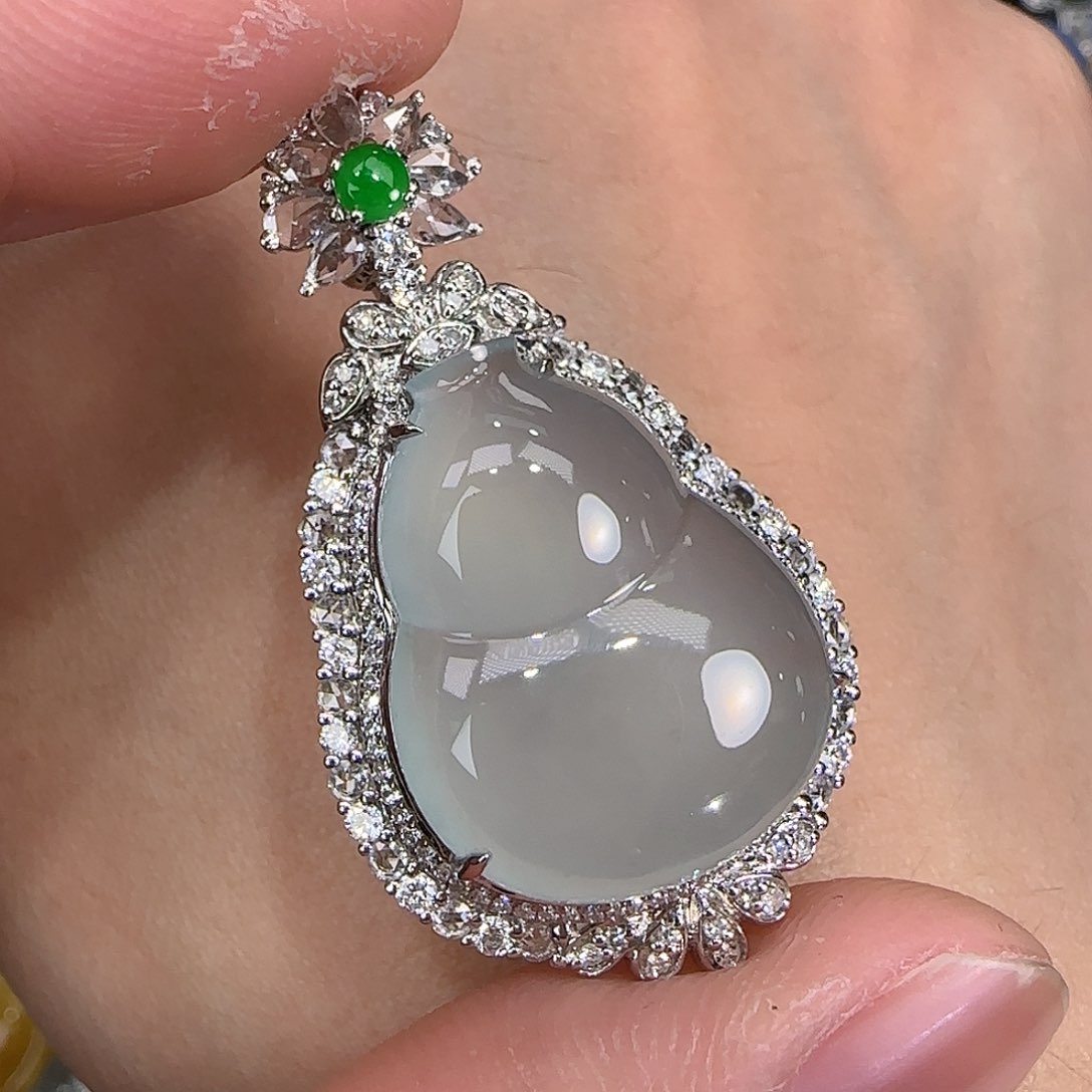 翡翠颈饰18K金镶嵌L*天然翡翠