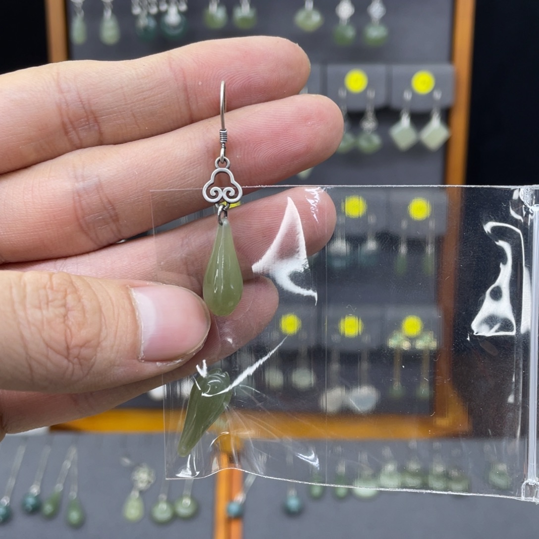 敏***姐和田玉银S925镶嵌耳饰