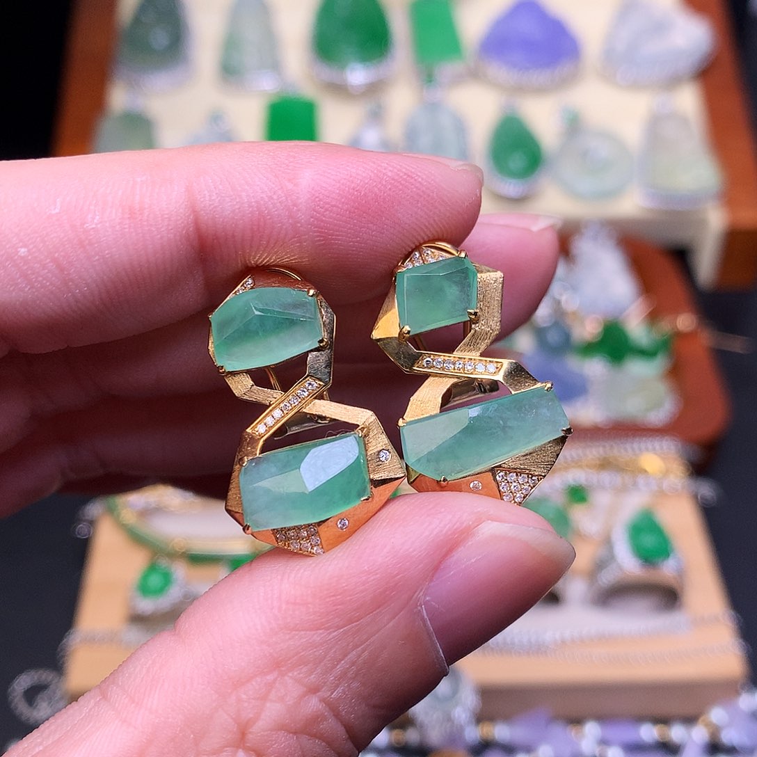 翡翠耳饰18K金镶嵌随形