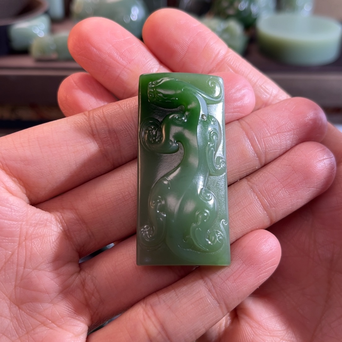 遇***己和田玉未镶嵌颈饰定制