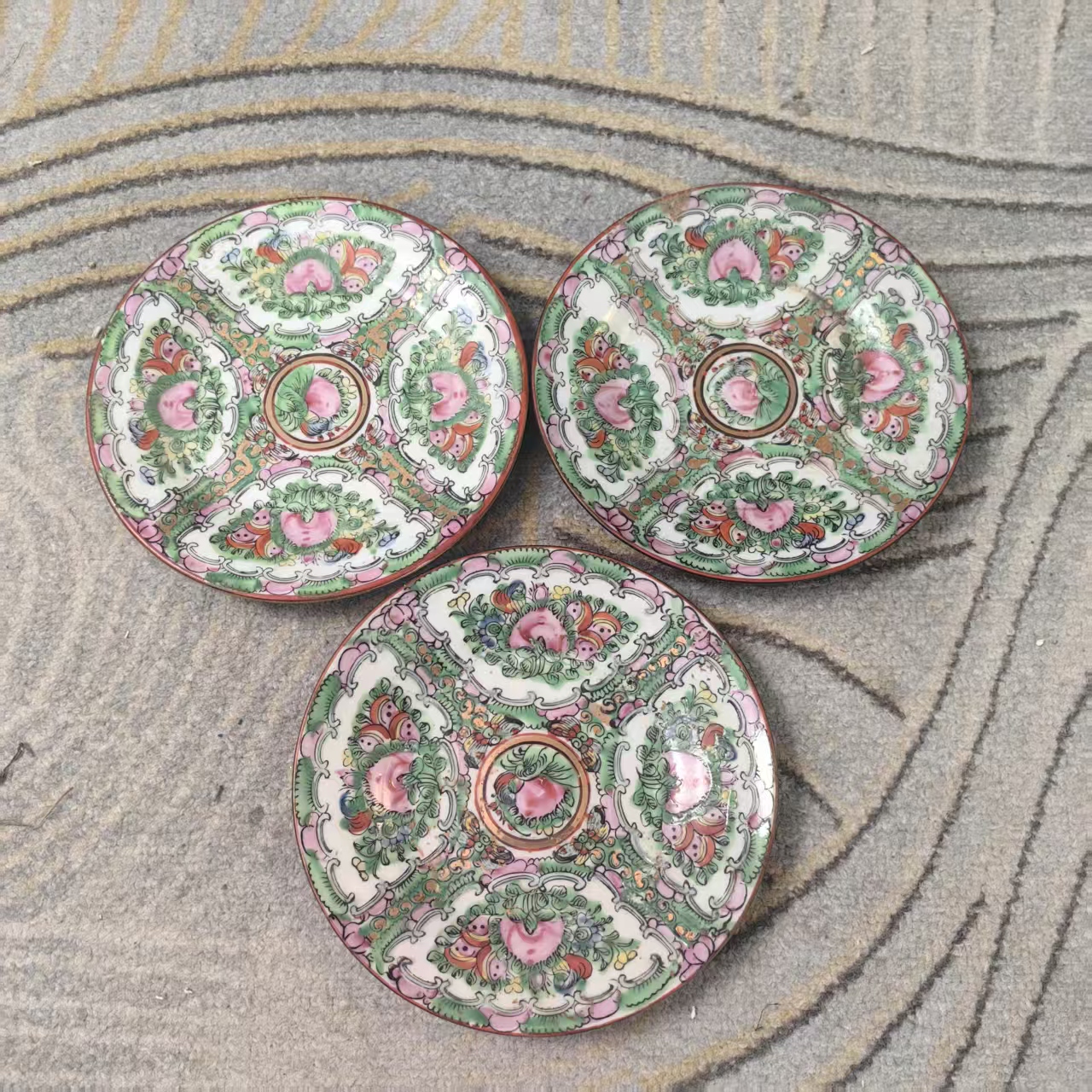 A0226民国广彩开窗花卉纹赏盘【其一】