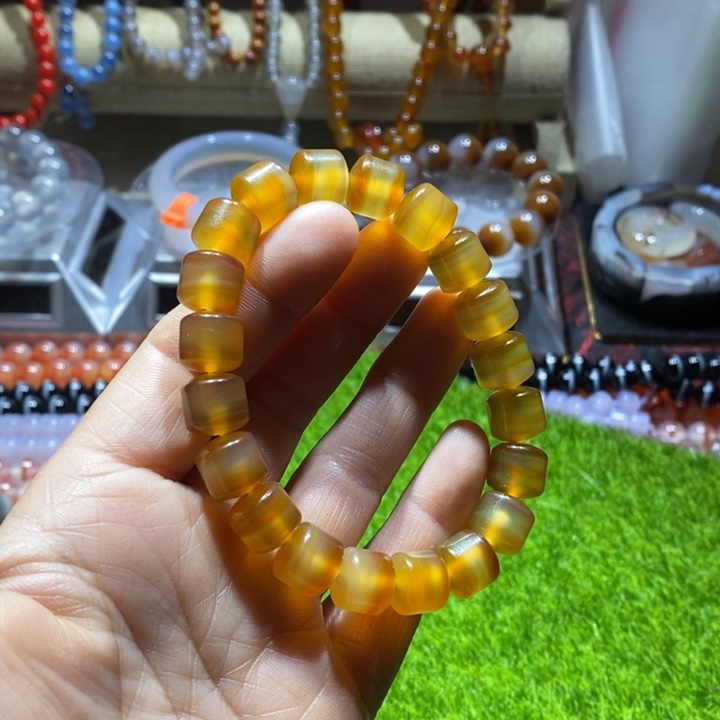 玛瑙/玉髓手串未镶嵌踏****方