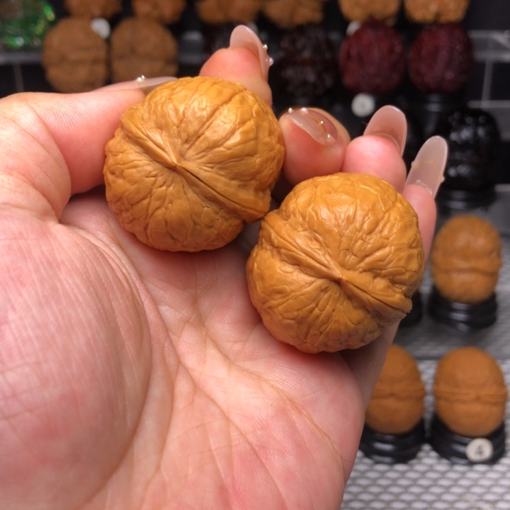 橄榄核吊坠4粗筋瓷娃娃