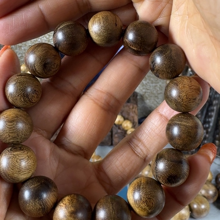 沉香手串颜**人白棋虎纹瘤