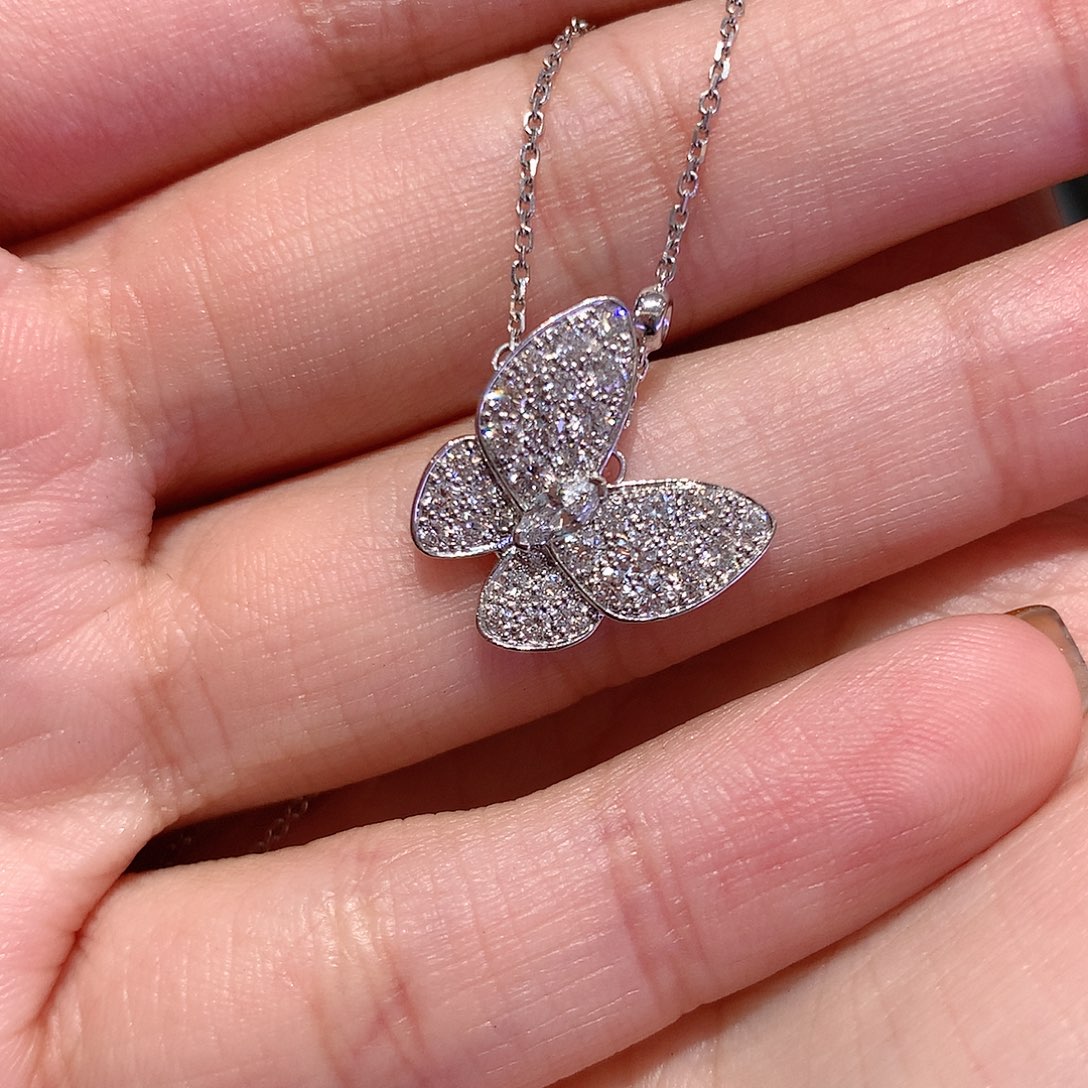 铂Pt950镶嵌颈饰合成钻石蝴蝶项链