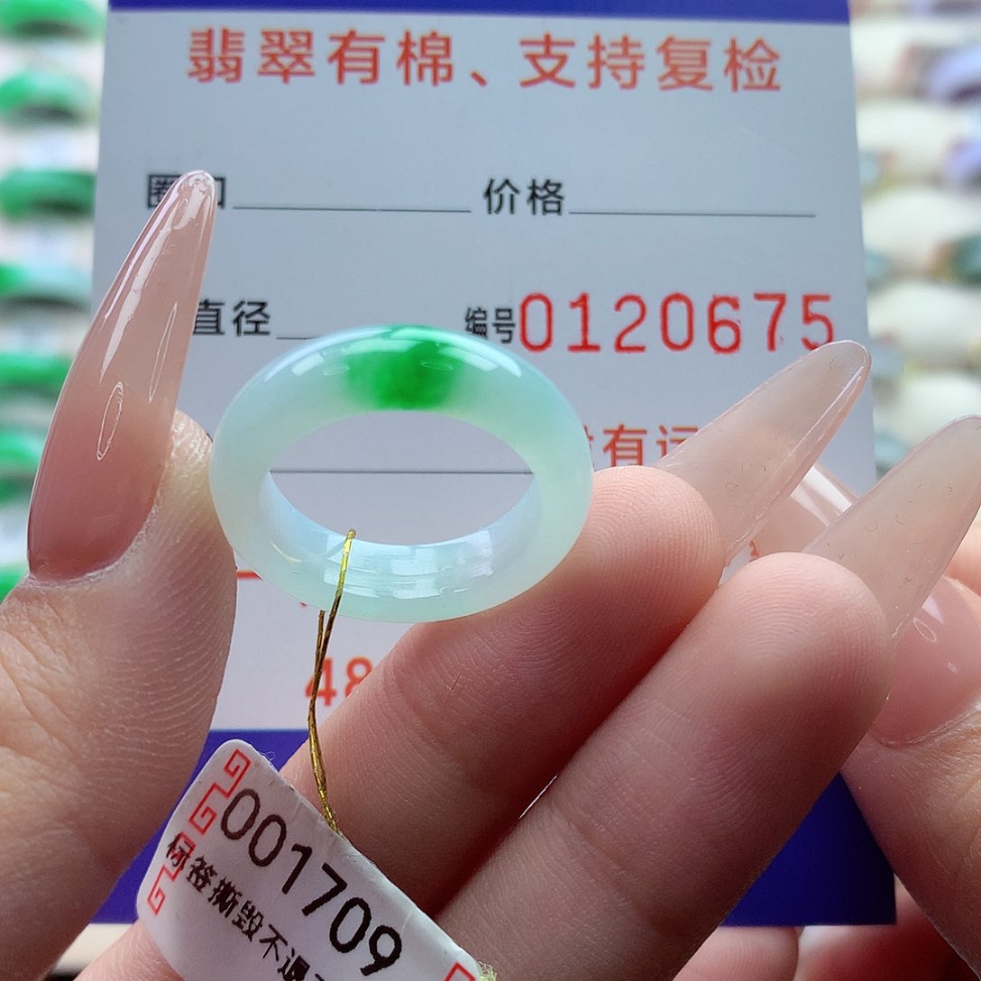 翡翠戒指未镶嵌小**奔14号