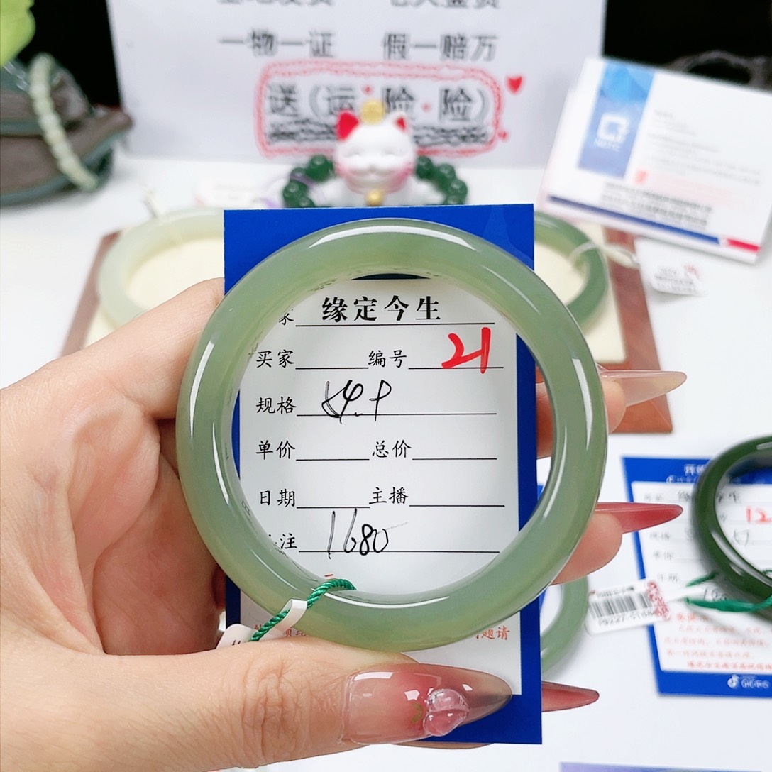 和田玉手镯未镶嵌