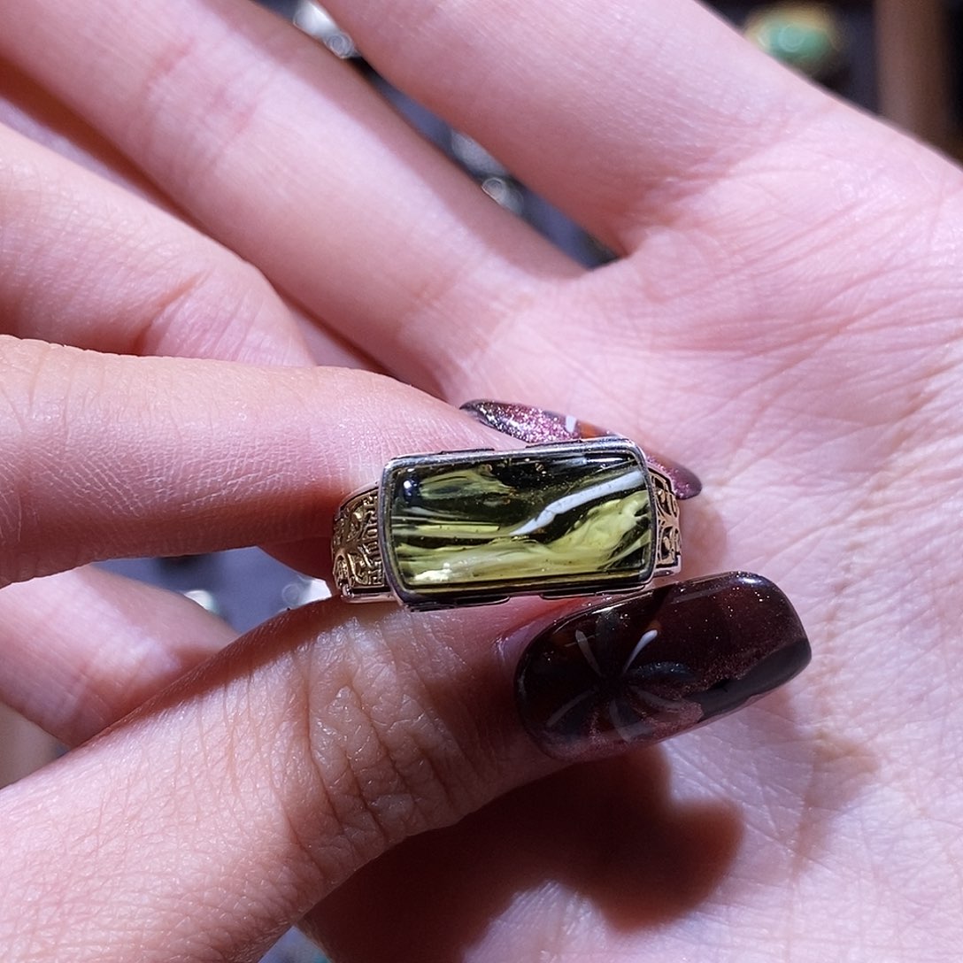 琥珀戒指银S925镶嵌吃****薯戒指