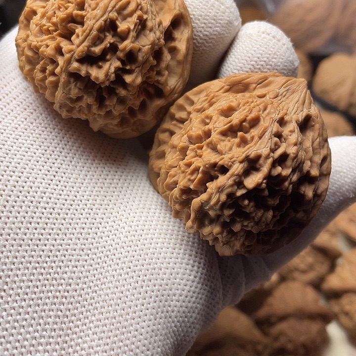 桃核吊坠满天星狮子头