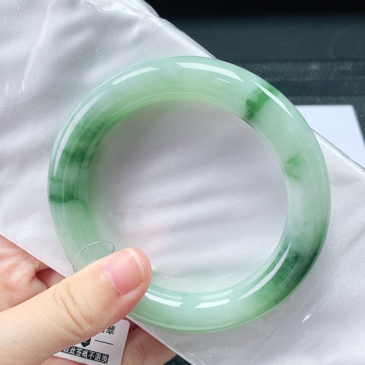 翡翠手镯未镶嵌56胖